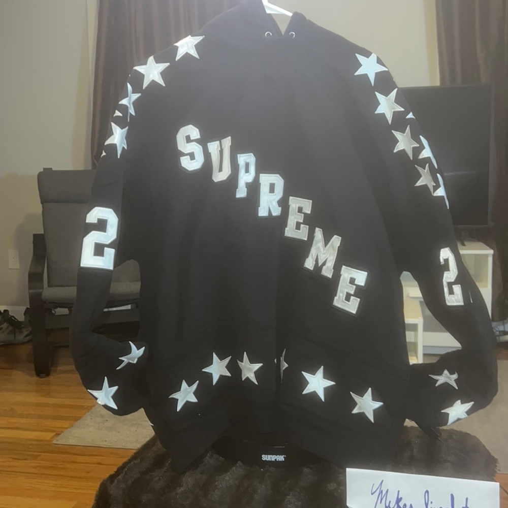 SUPREME BLACK HOODIE